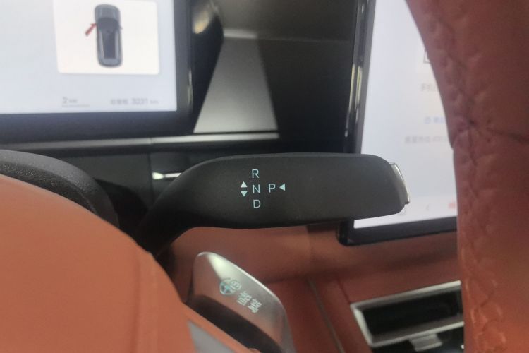 比亚迪 唐L 2025款 DM 200KM四驱激光雷达旗舰型中控内饰18