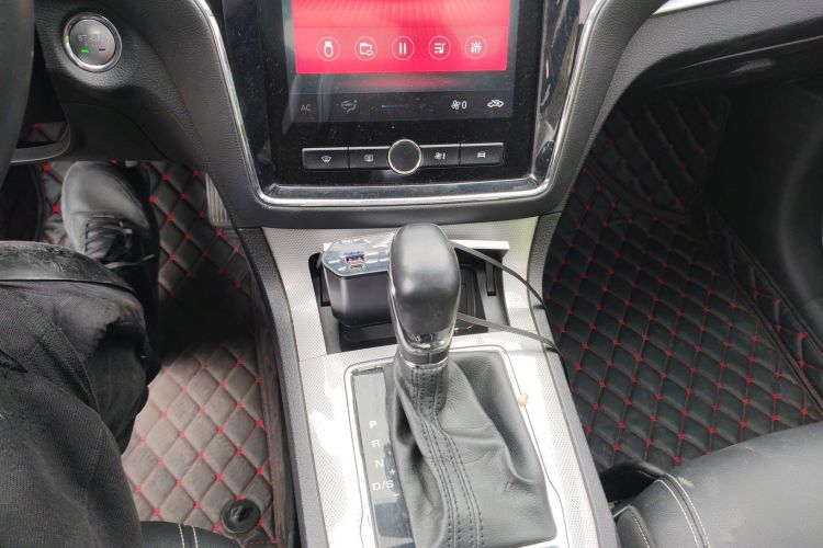 荣威RX5 2020款 20T 自动4G互联超越旗舰版中控内饰18