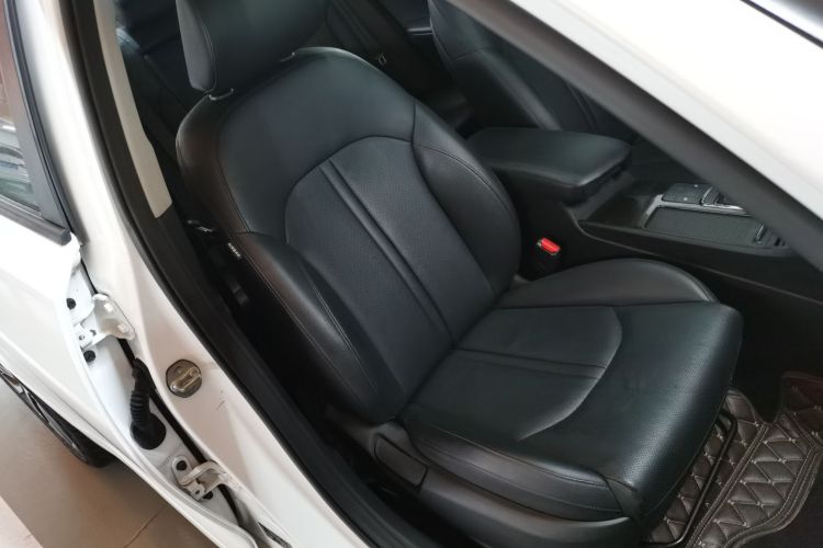 起亚K5 2016款 2.0L 自动LUX局部细节41