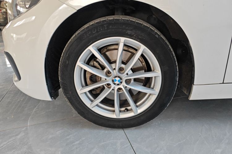 宝马1系 2017款 118i 时尚型车身外观35