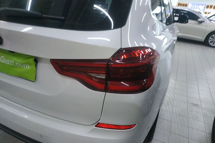 宝马X3 2021款 改款 xDrive28i M运动套装车身外观9