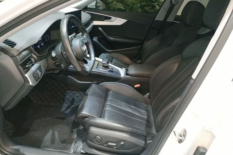 奥迪A4L 2022款 40 TFSI 豪华动感型中控内饰19