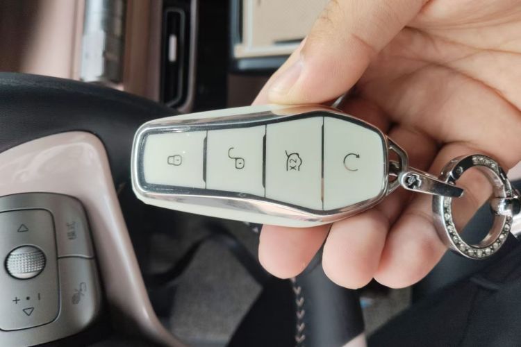 比亚迪 宋PLUS新能源 2025款 EV 智驾版 605km 旗舰型中控内饰7001