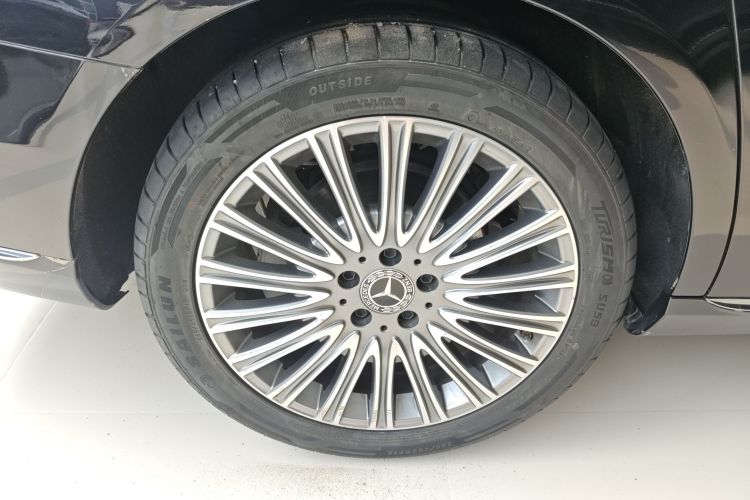 奔驰E级 2020款 改款 E 300 L 殊享版车身外观6008