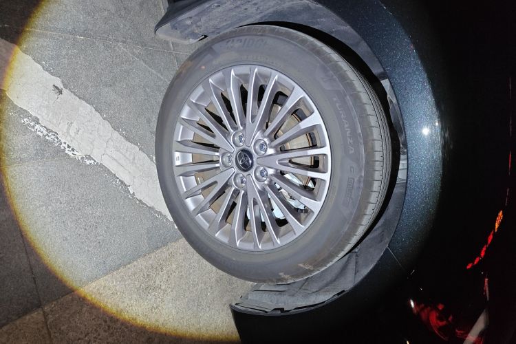 丰田 凯美瑞 2024款 双擎 2.0HE 精英版车身外观10