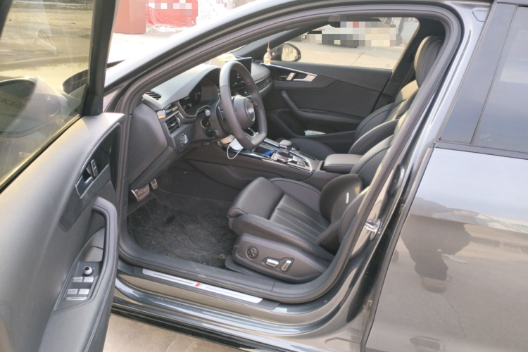 奥迪A4L 2024款 40 TFSI 豪华动感型中控内饰20