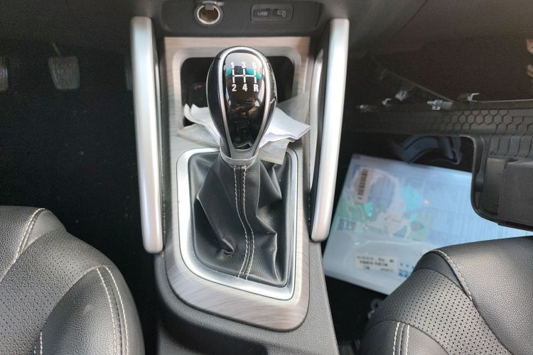 吉利汽车 远景X3 2017款 1.5L 手动尊贵型局部细节18