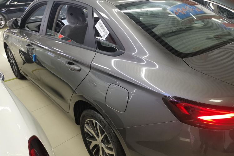 吉利汽车 帝豪 2026款 第4代 400万纪念款 1.5L 手动超越型车身外观4