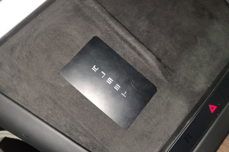 特斯拉 Model X 2023款 双电机全轮驱动版中控内饰7001