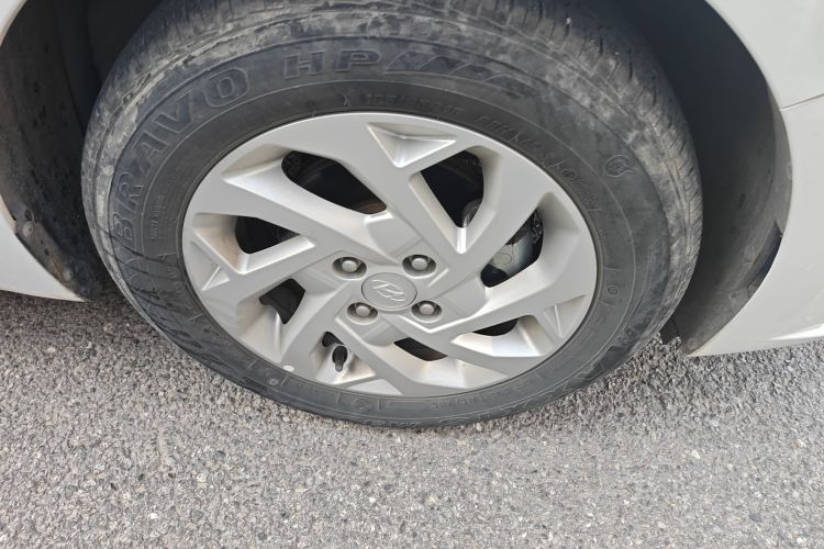 现代 悦纳 2020款 1.4L 手动GLS炫酷版车身外观10