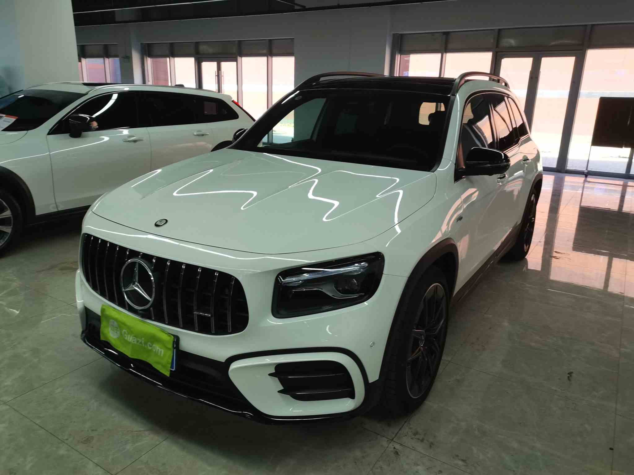 奔驰GLB AMG 2024款 AMG GLB 35 4MATIC(2)