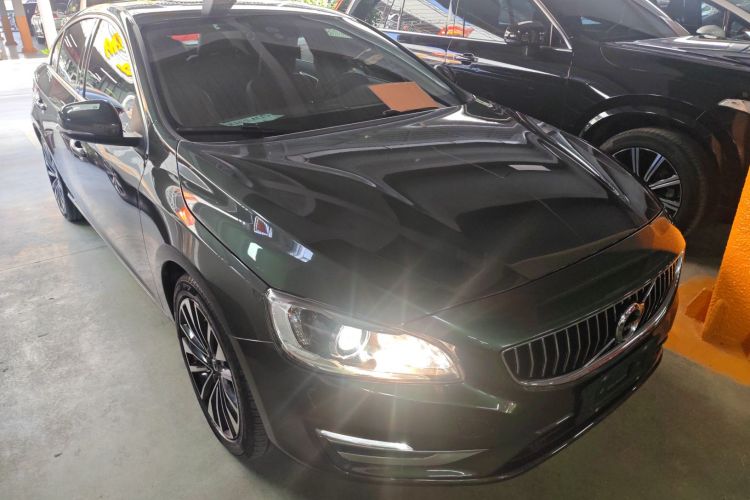 沃尔沃S60 2019款 S60L T5 智远版车身外观3