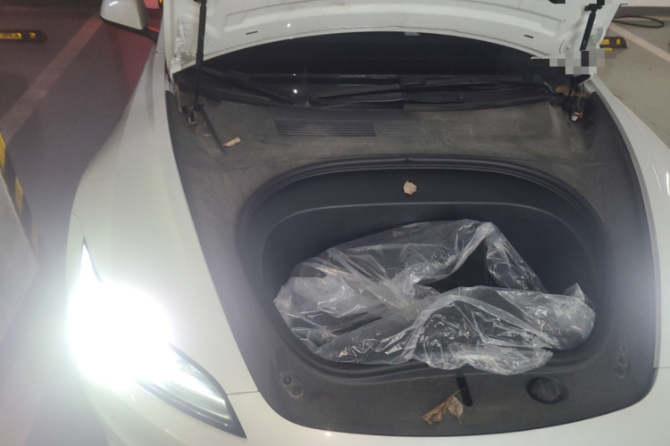 特斯拉 Model 3 2023款 后轮驱动版局部细节9006