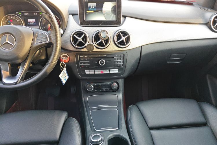 奔驰B级 2015款 B 200 时尚型中控内饰16