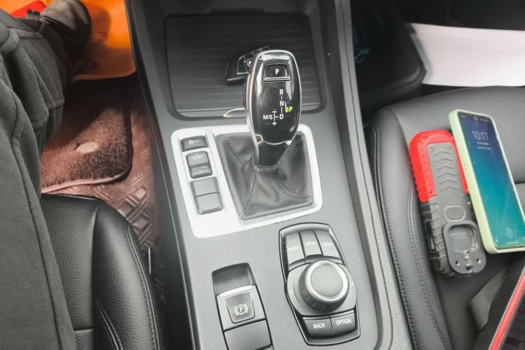 宝马1系 2020款 120i 时尚型局部细节18