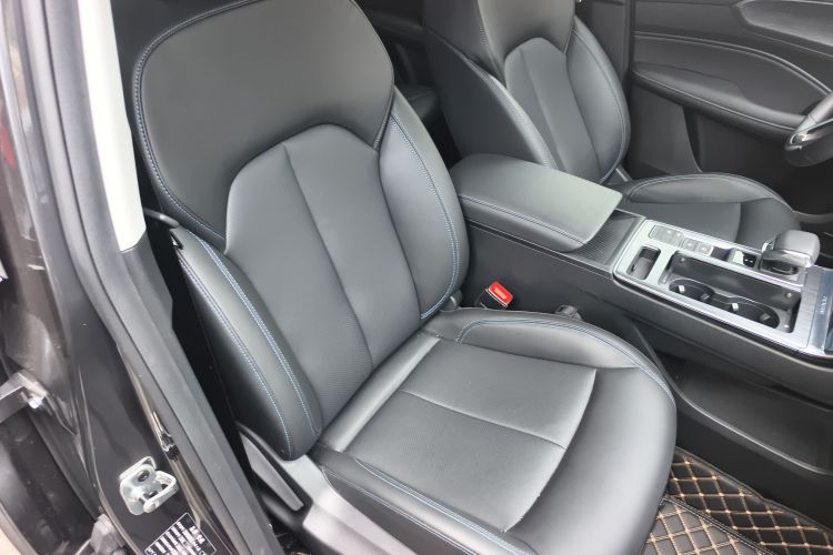 荣威RX5 2025款 PLUS 330TGI 自动领潮智惠版局部细节41