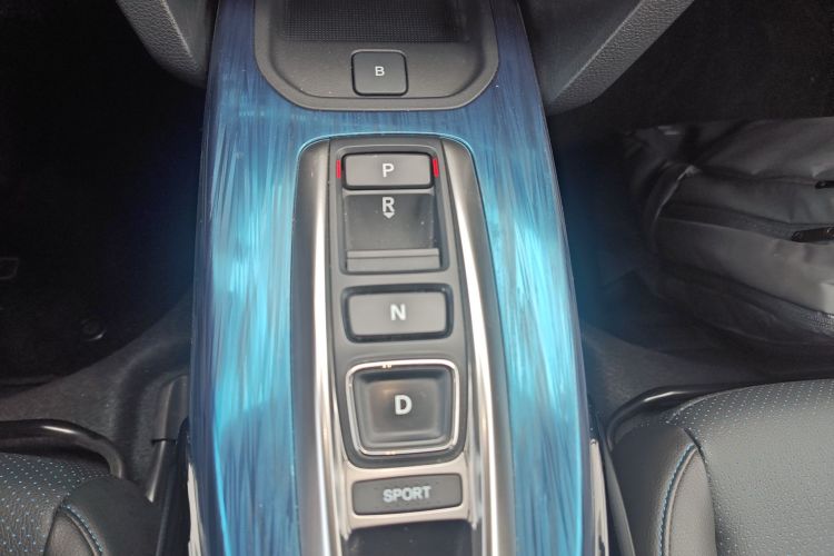 思铭 东风本田X-NV 2020款 电掣版中控内饰18