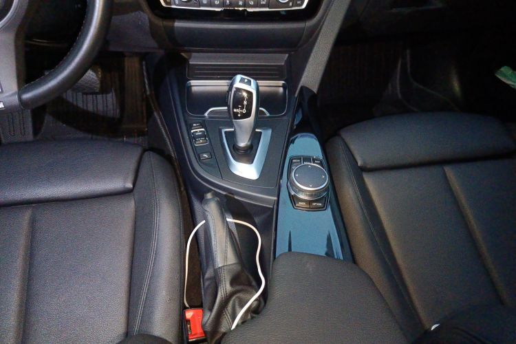 宝马3系GT 2019款 320i M运动套装中控内饰18