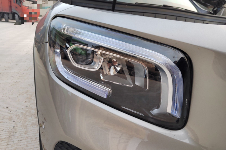 奔驰GLB 2023款 GLB 220 时尚型车身外观8