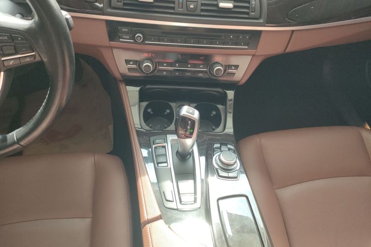 宝马5系 2017款 525Li 领先型中控内饰18