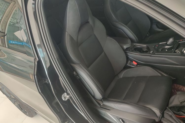 领克01 2021款 2.0TD 四驱暗夜版中控内饰41