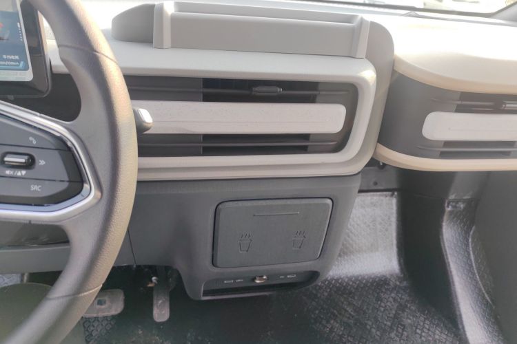 上汽大通MAXUS 大拿V1 2024款 V1 长轴高顶 多功能版（62kWh）局部细节16