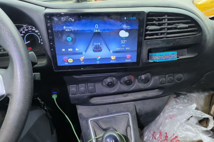 江铃 特顺 2021款 2.8T空间王金牛款长轴中高顶后单胎-踏6座柴油国VI JX493中控内饰16