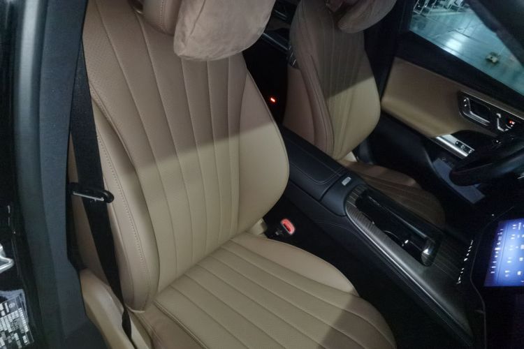 奔驰E级新能源 2024款 E 350 e L 插电式混合动力轿车局部细节41