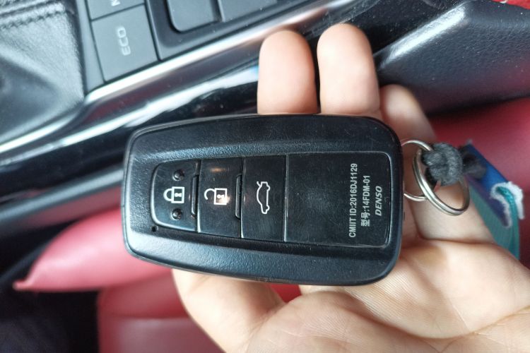 丰田 凯美瑞 2019款 2.5S 锋尚版 国VI中控内饰7001