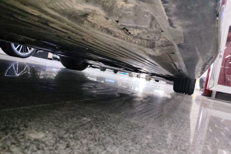 奔驰C级 2022款 改款 C 200 L 运动版局部细节9001