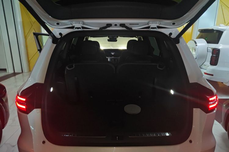 理想汽车 理想ONE 2021款 增程6座版机舱底盘23