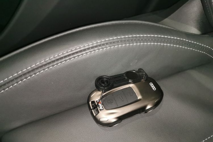 奥迪Q6 2024款 40 TFSI quattro 观云型 羽林套装 7座中控内饰7001