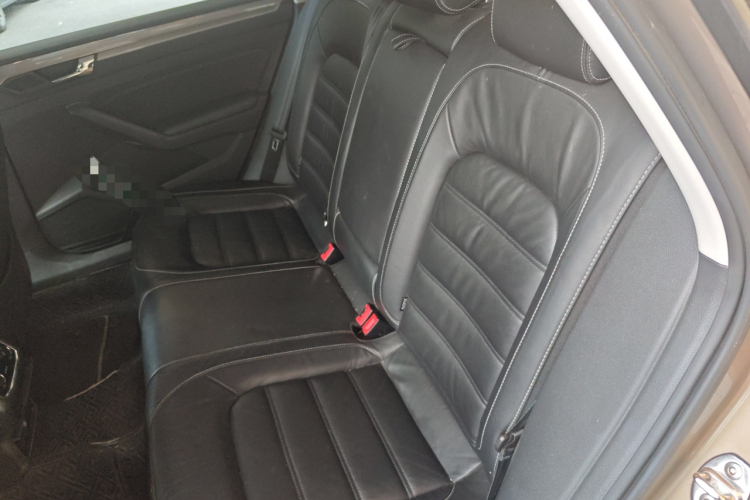 大众 帕萨特 2017款 330TSI DSG尊荣版中控内饰7004