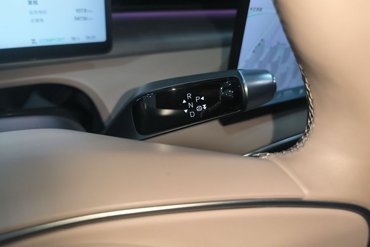 小鹏X9 2024款 702超长续航Max中控内饰18