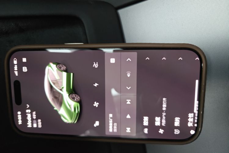 特斯拉 Model 3 2025款 后轮驱动版中控内饰11