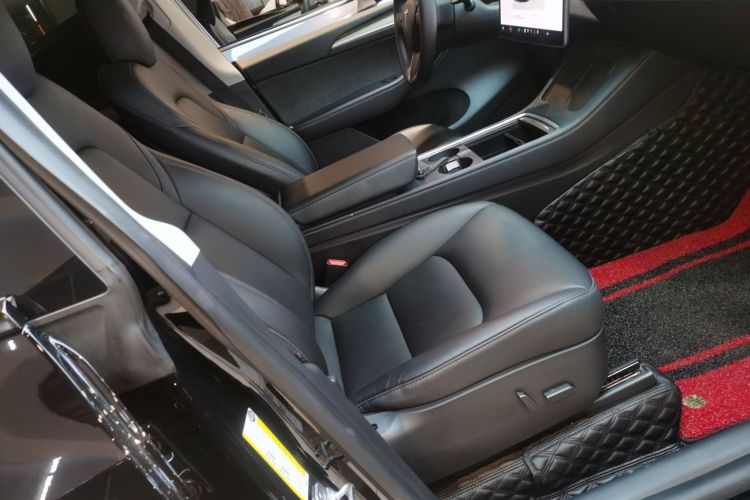 特斯拉 Model Y 2022款 长续航全轮驱动版局部细节41