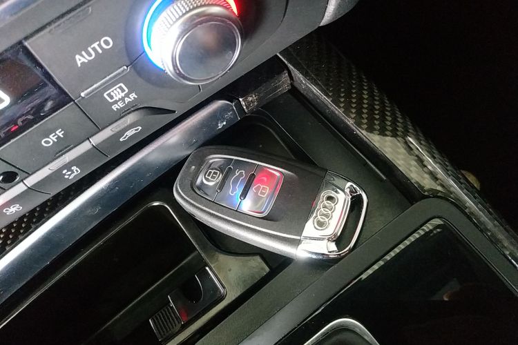 奥迪A6L 2018款 30周年年型 45 TFSI quattro 运动型中控内饰7001