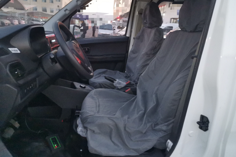 长安凯程 长安睿行EM80 2025款 客运版 舒适型 6座 300km 对开门中控内饰19