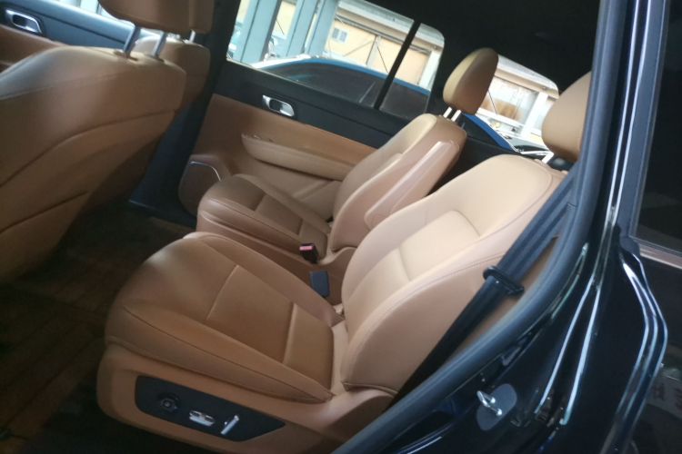 理想汽车 理想ONE 2021款 增程6座版中控内饰7004