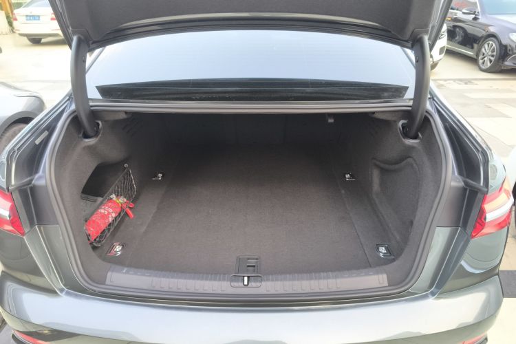 奥迪A6L 2019款 40 TFSI 豪华动感型机舱底盘23