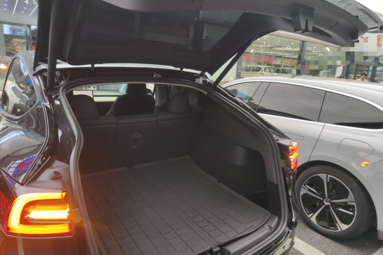 特斯拉 Model Y 2022款 Performance高性能全轮驱动版机舱底盘23