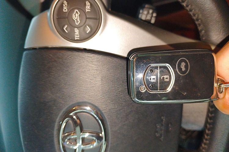 丰田 普锐斯 2012款 1.8L 豪华先进版中控内饰7001