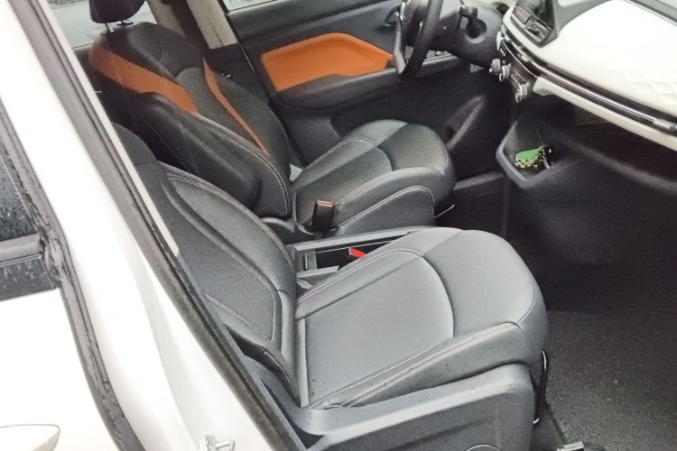 奔腾NAT 2023款 PRO 智享出行版 425km局部细节41