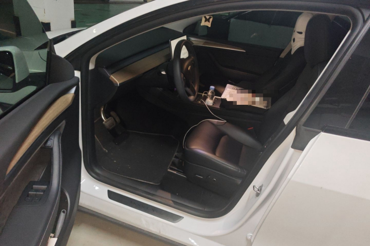特斯拉 Model Y 2022款 后轮驱动版中控内饰7003