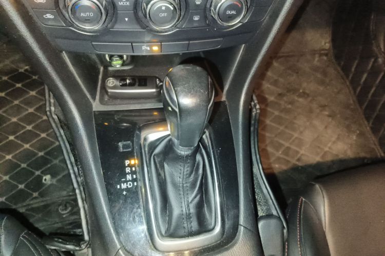 马自达 阿特兹 2015款 2.0L 蓝天时尚版中控内饰18