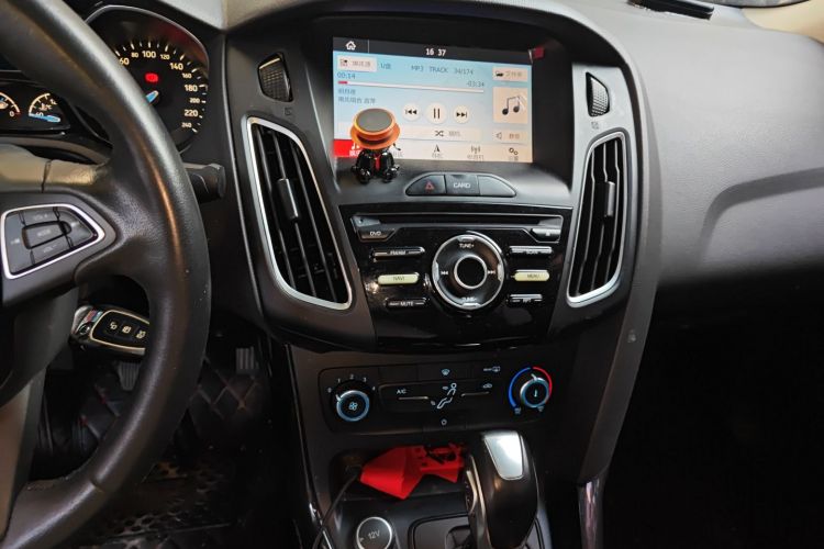 福特 福克斯 2018款 三厢经典 1.6L 自动风尚型智行版中控内饰16