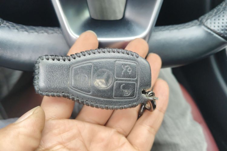 奔驰C级 2017款 C 200 运动版中控内饰11