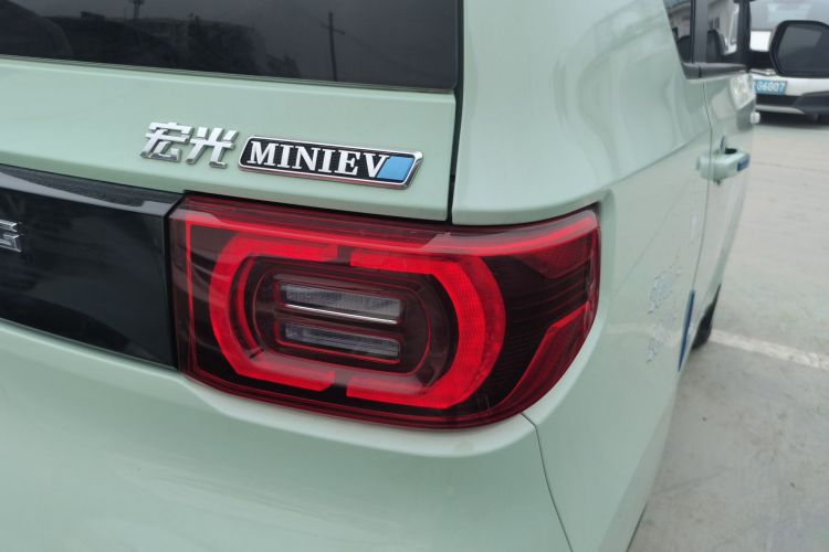 五菱汽车 宏光MINIEV 2022款 马卡龙臻享款 磷酸铁锂车身外观9
