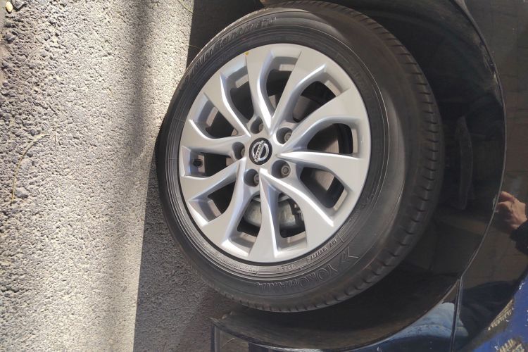 日产 轩逸 2024款 改款二 经典 1.6XE CVT舒适版车身外观10