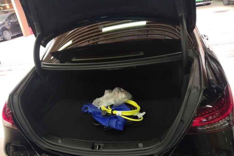 奔驰E级新能源 2022款 改款 E 350 e L 插电式混合动力运动轿车局部细节23